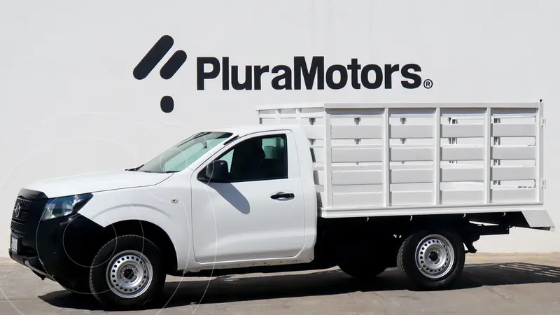Foto Nissan NP300 Estacas usado (2021) color Blanco financiado en mensualidades(enganche $83,380 mensualidades desde $7,104)