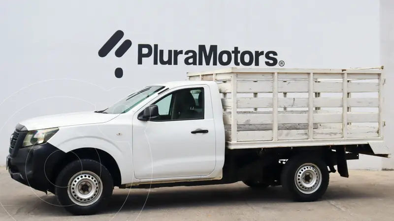 Foto Nissan NP300 Estacas usado (2021) color Blanco financiado en mensualidades(enganche $83,380 mensualidades desde $7,104)