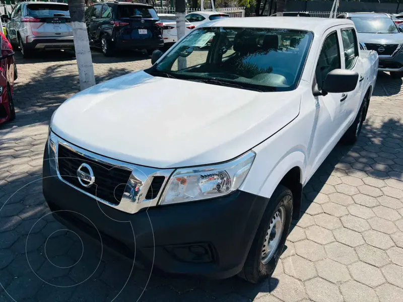 Foto Nissan NP300 2.4L Doble Cabina SE A/A Paquete de Seguridad usado (2020) color Blanco precio $297,000