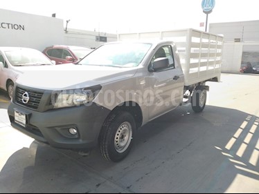 Nissan NP300 2.4L Estacas Dh usado (2019) color Plata precio $280,000