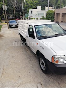 Nissan NP300 2.4L Estacas Dh usado (2014) color Blanco precio $168,000