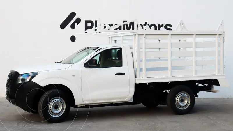 Foto Nissan NP300 Estacas usado (2021) color Blanco financiado en mensualidades(enganche $83,380 mensualidades desde $7,104)