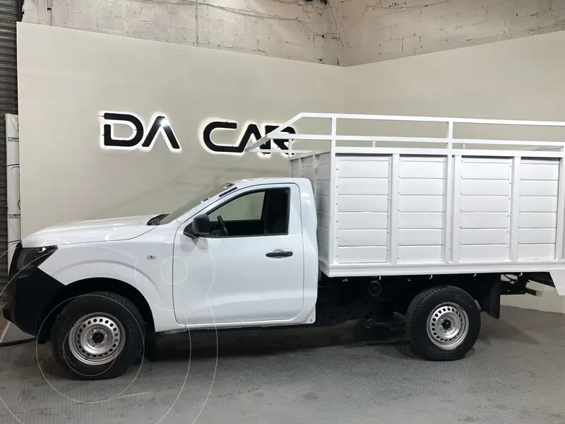 Foto Nissan NP300 2.5L Estacas Dh A/A usado (2021) color Blanco precio $370,000