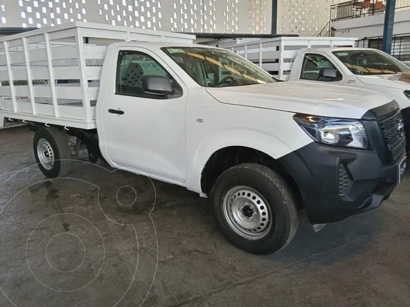 Foto Nissan NP300 2.5L Chasis Cabina Diesel Dh A/A Paq. de Seguridad usado (2021) color Blanco precio $378,000