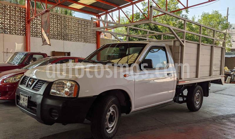 Nissan NP300 2.5L Estacas Dh usado (2015) color Blanco precio $191,000