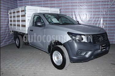 foto Nissan NP300 2.4L Estacas Dh usado (2017) color Plata precio $240,000