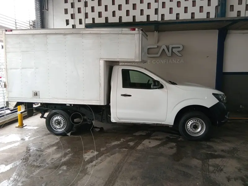 Foto Nissan NP300 2.4L Doble Cabina SE A/A Paquete de Seguridad usado (2020) color Blanco precio $373,000