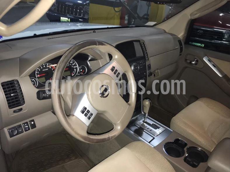 foto Nissan Pathfinder LE 4.0L Premium Aut usado (2008) color Blanco precio $35.000.000