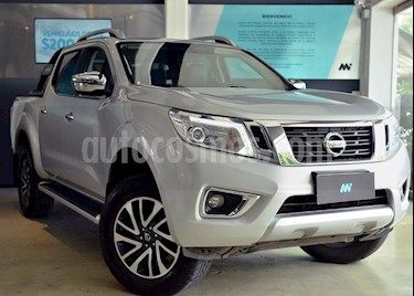 foto Nissan Pick Up DC AX 4x4 2.7 D usado (2017) color Gris Claro precio $1.500.000