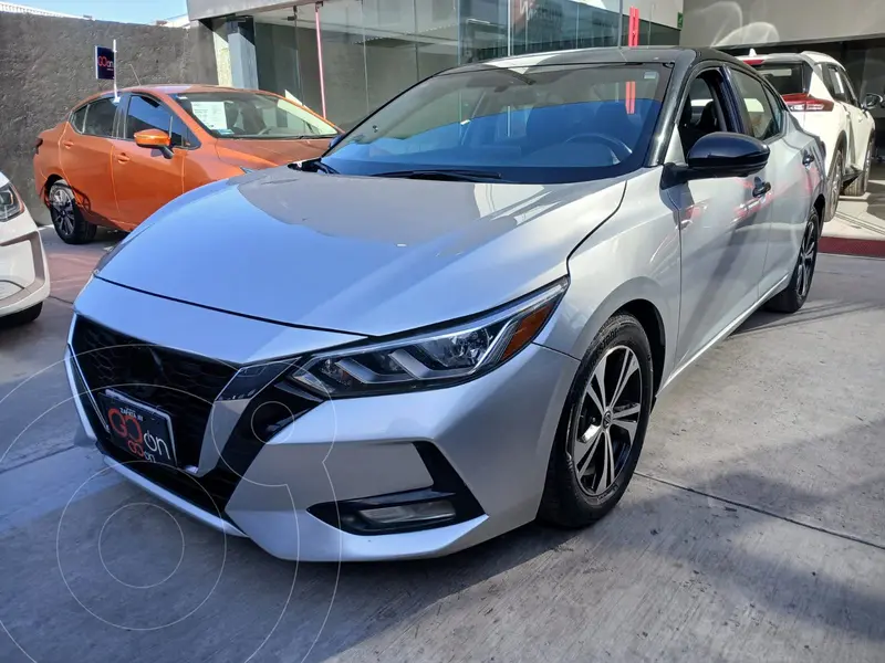 Foto Nissan Sentra Advance usado (2022) color plateado precio $320,000