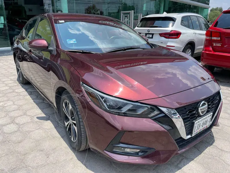Foto Nissan Sentra Advance Aut usado (2023) color Vino Tinto precio $350,000