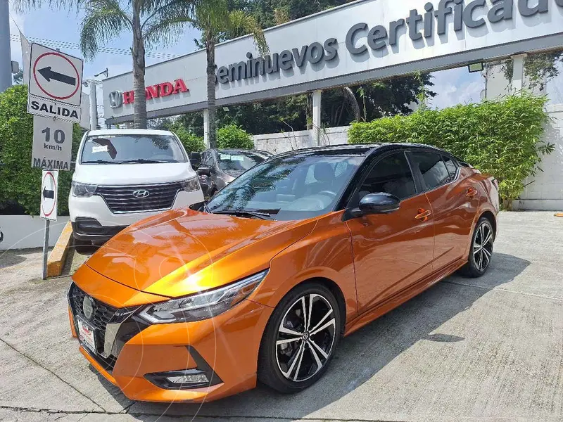 Foto Nissan Sentra SR Bi-tono Aut usado (2023) color Naranja precio $386,000