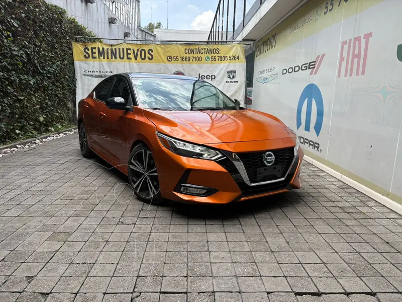 Foto Nissan Sentra SR Bi-tono Aut usado (2022) color Naranja precio $345,000