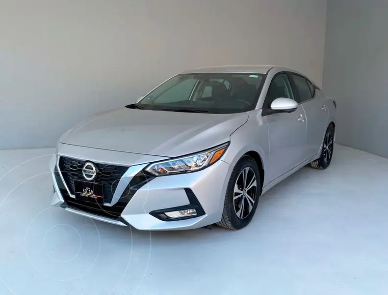 Foto Nissan Sentra Advance usado (2021) color plateado precio $269,000