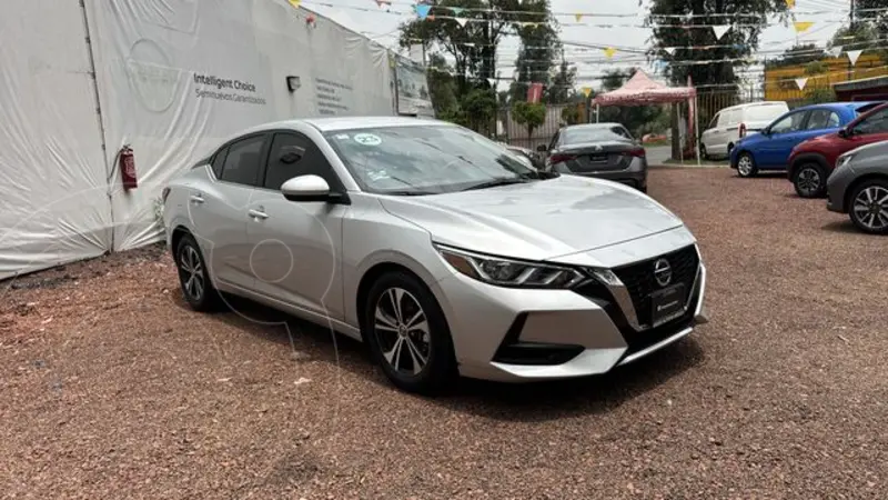 Foto Nissan Sentra Sense Aut usado (2023) color plateado precio $329,000