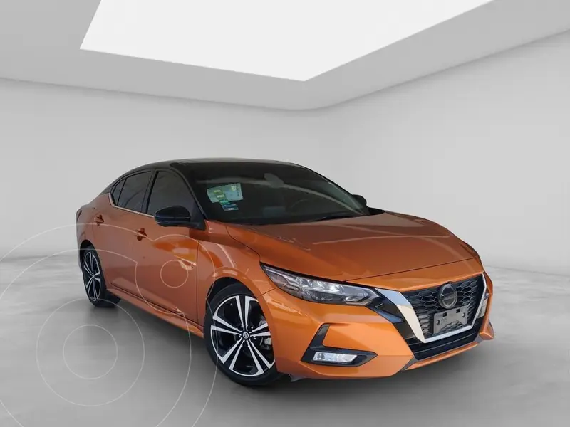 Foto Nissan Sentra SR Platinum Aut usado (2023) color naranja claro precio $388,900