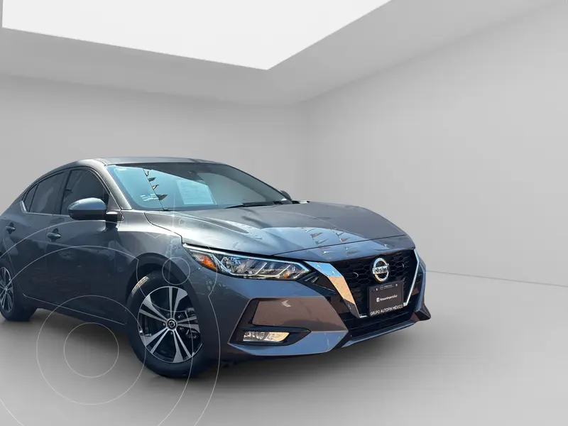 Foto Nissan Sentra Advance Aut usado (2023) color Gris precio $349,000