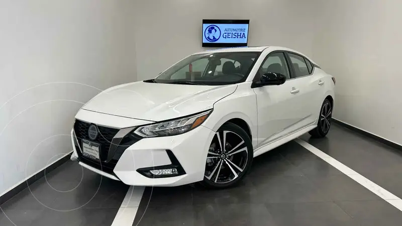 Foto Nissan Sentra SR Platinum Aut usado (2023) color Blanco financiado en mensualidades(enganche $88,000 mensualidades desde $8,681)
