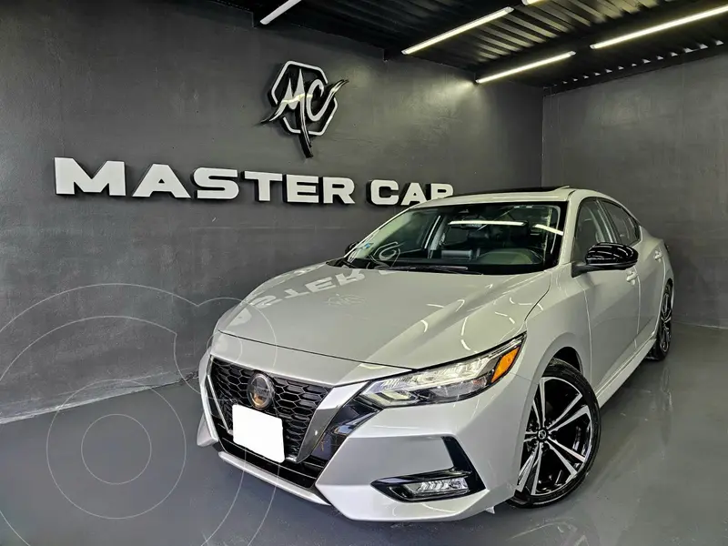 Foto Nissan Sentra SR Platinum Aut usado (2023) color plateado precio $368,000