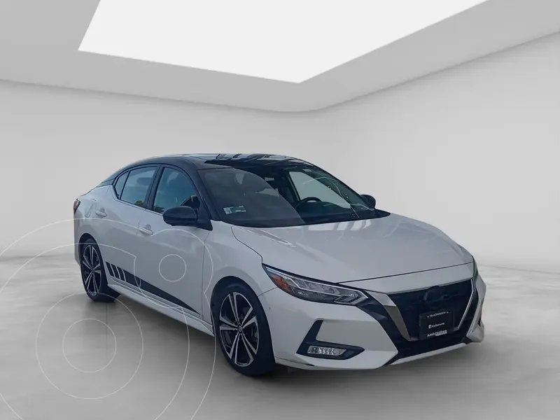 Foto Nissan Sentra SR Bi-tono Aut usado (2022) color Gris Oscuro precio $355,000