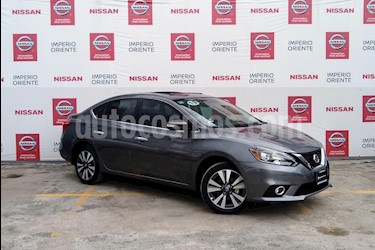 Foto Nissan Sentra Exclusive Aut NAVI usado (2019) color Gris Oxford precio $340,000