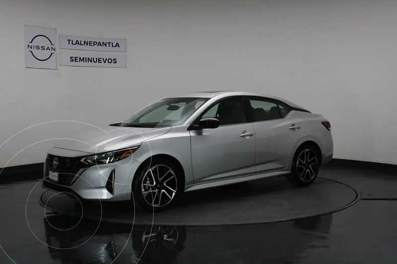 Foto Nissan Sentra SR Platinum usado (2024) color plateado precio $375,000