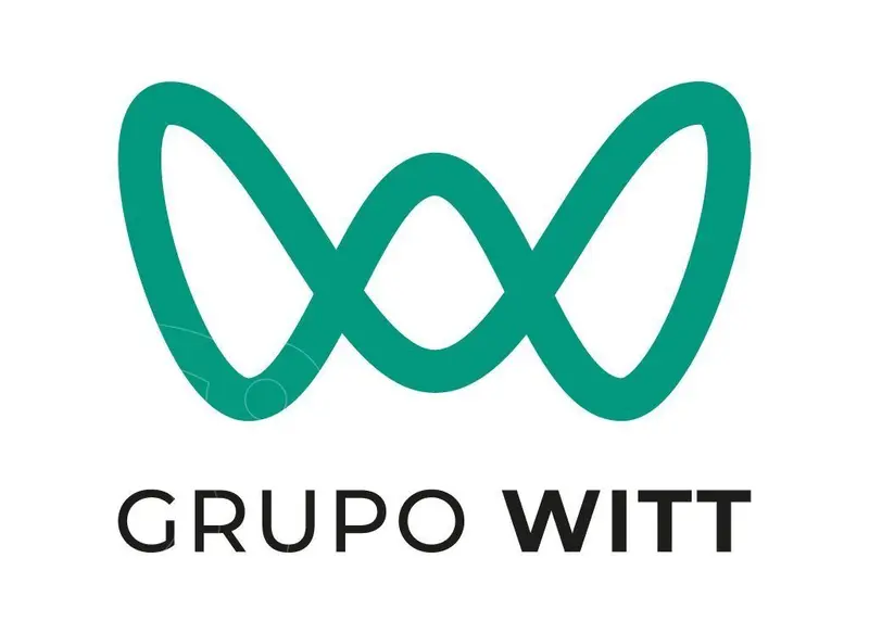 Foto Nissan Sentra Sense usado (2024) color Rojo Cobrizo precio $315,000