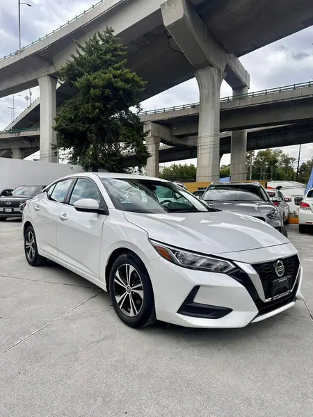 Foto Nissan Sentra Sense Aut usado (2023) color Blanco financiado en mensualidades(enganche $118,294 mensualidades desde $5,082)