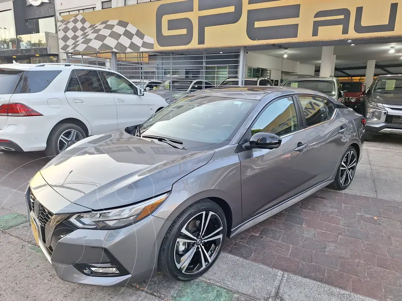 Foto Nissan Sentra SR Aut usado (2023) color Gris Oxford precio $353,000