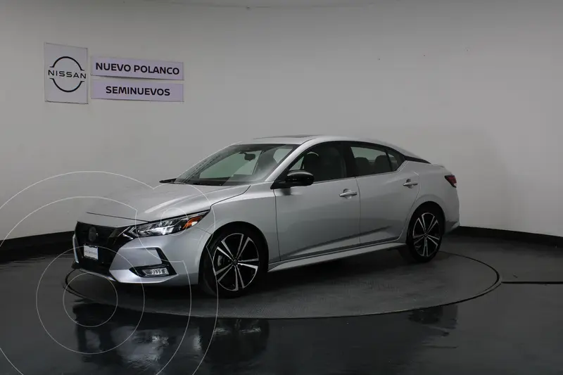 Foto Nissan Sentra SR Aut usado (2023) color plateado precio $351,715