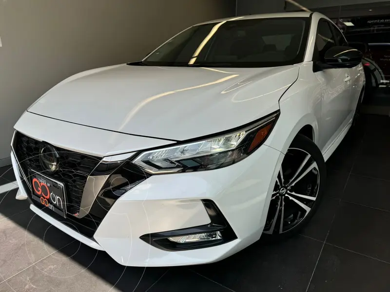 Foto Nissan Sentra SR Platinum Aut usado (2023) color Blanco financiado en mensualidades(enganche $123,988 mensualidades desde $9,481)