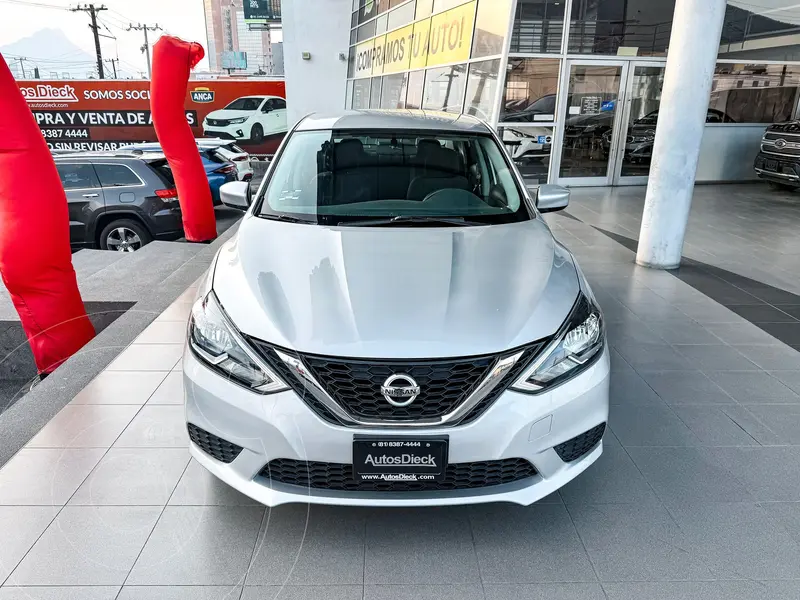 Foto Nissan Sentra Sense Aut usado (2018) color plateado precio $189,000