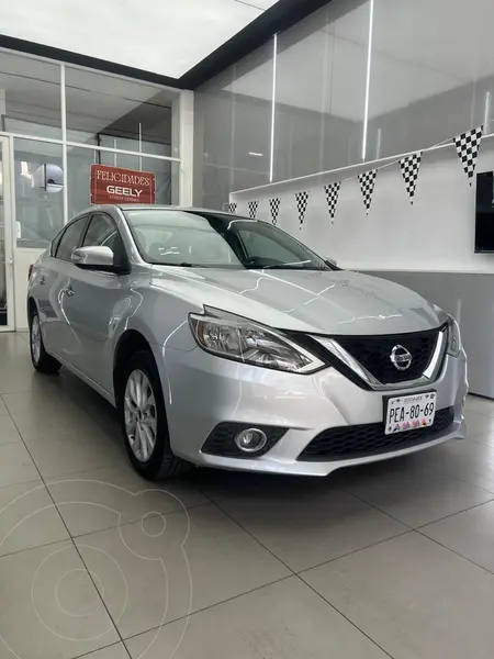 Foto Nissan Sentra Advance Aut usado (2017) color plateado precio $189,666
