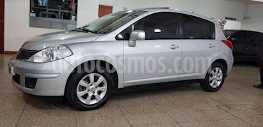 Nissan Tiida Hatchback Tekna usado (2010) color Gris Claro precio $420.000
