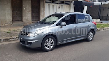 Foto Nissan Tiida Hatchback Tekna usado (2010) color Plata Metalizado precio $318.000