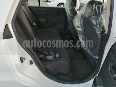 foto Nissan Tiida Sedan Drive usado (2014) color Blanco precio $100,000