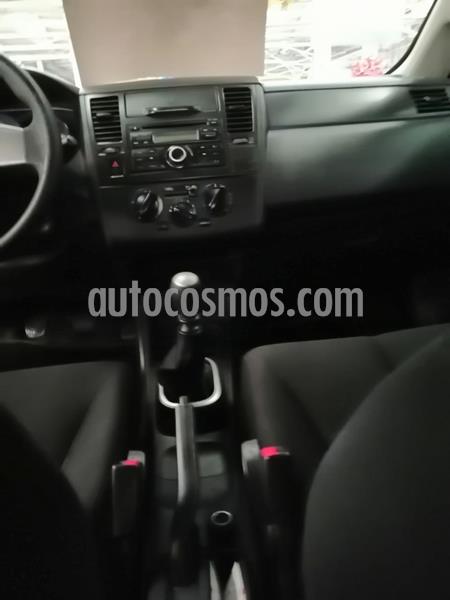 Nissan Tiida Sedan Sense usado (2015) color Gris Oxford precio $119,000