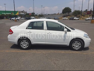 Nissan Tiida Sedan Sense Aut usado (2014) color Blanco precio $95,000