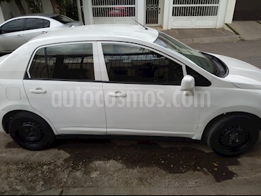Foto Nissan Tiida Sedan Sense usado (2014) color Blanco precio $75,000