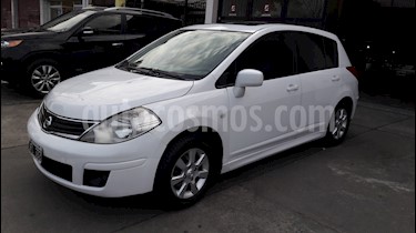 foto Nissan Tiida Acenta usado (2010) color Blanco precio $319.000