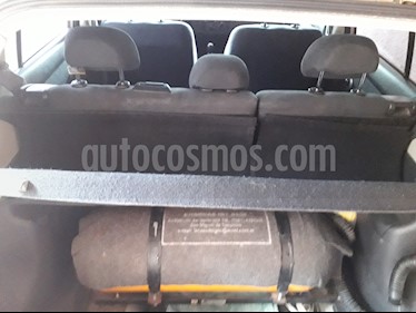 foto Nissan Tiida Visia usado (2010) color Arena Dorada precio $315.000