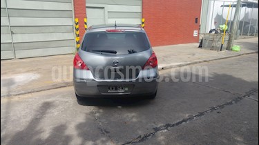 foto Nissan Tiida Tekna usado (2010) color Gris precio $300.000