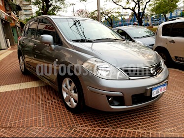foto Nissan Tiida Tekna usado (2014) color Gris precio $497.990