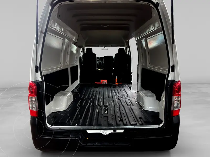 nissan urvan
