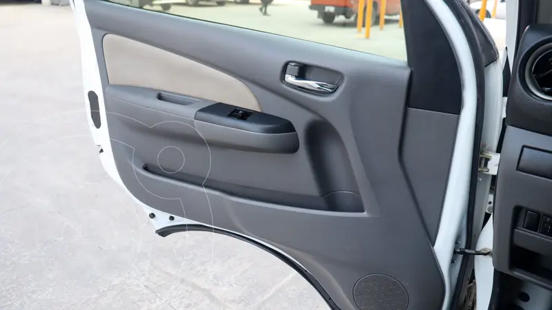 nissan urvan