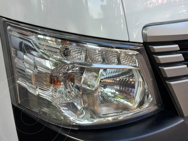 nissan urvan