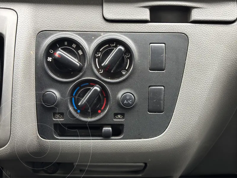 nissan urvan
