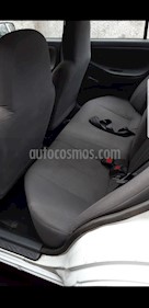 foto Nissan V-16 Ex 1.6 usado (1997) color Blanco precio $1.400.000