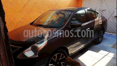 foto Nissan Versa Advance Aut usado (2016) color Gris Oscuro precio $140,000