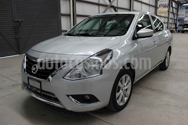 foto Nissan Versa Advance Aut usado (2018) color Plata precio $179,900